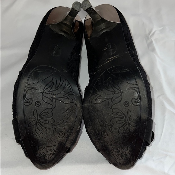 Charlotte Russe Metallic Gray Heels with Floral Design - Picture 7 of 7